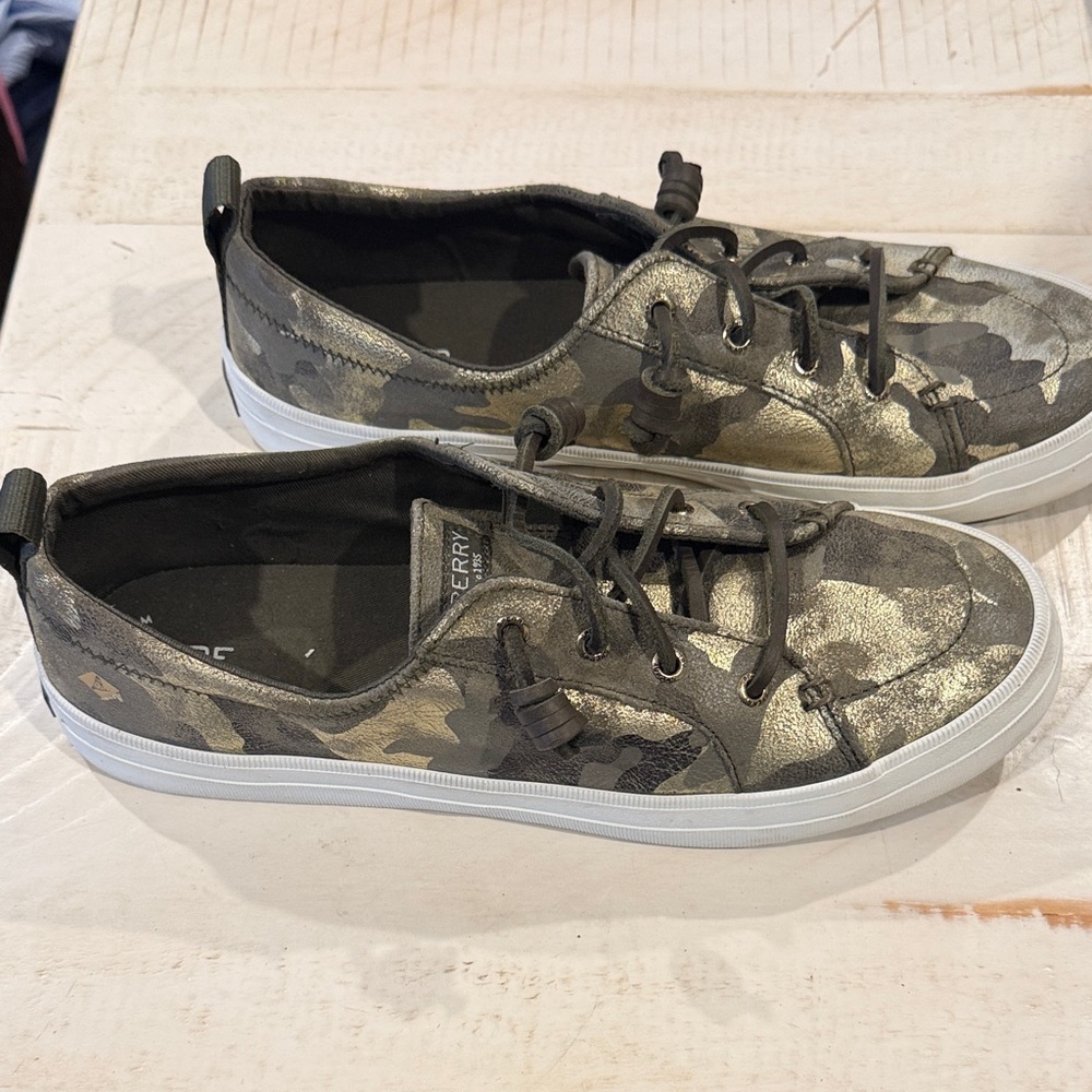 Sperry Camouflage Sneakers womens size 10